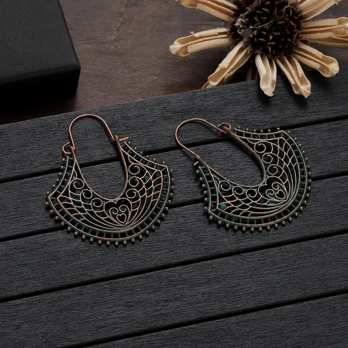 Green Bronze Metal Earrings Hollow Geometry Dangle Earrings for Women Ethnic Vintage Charm Jewelry Brincos Accessories