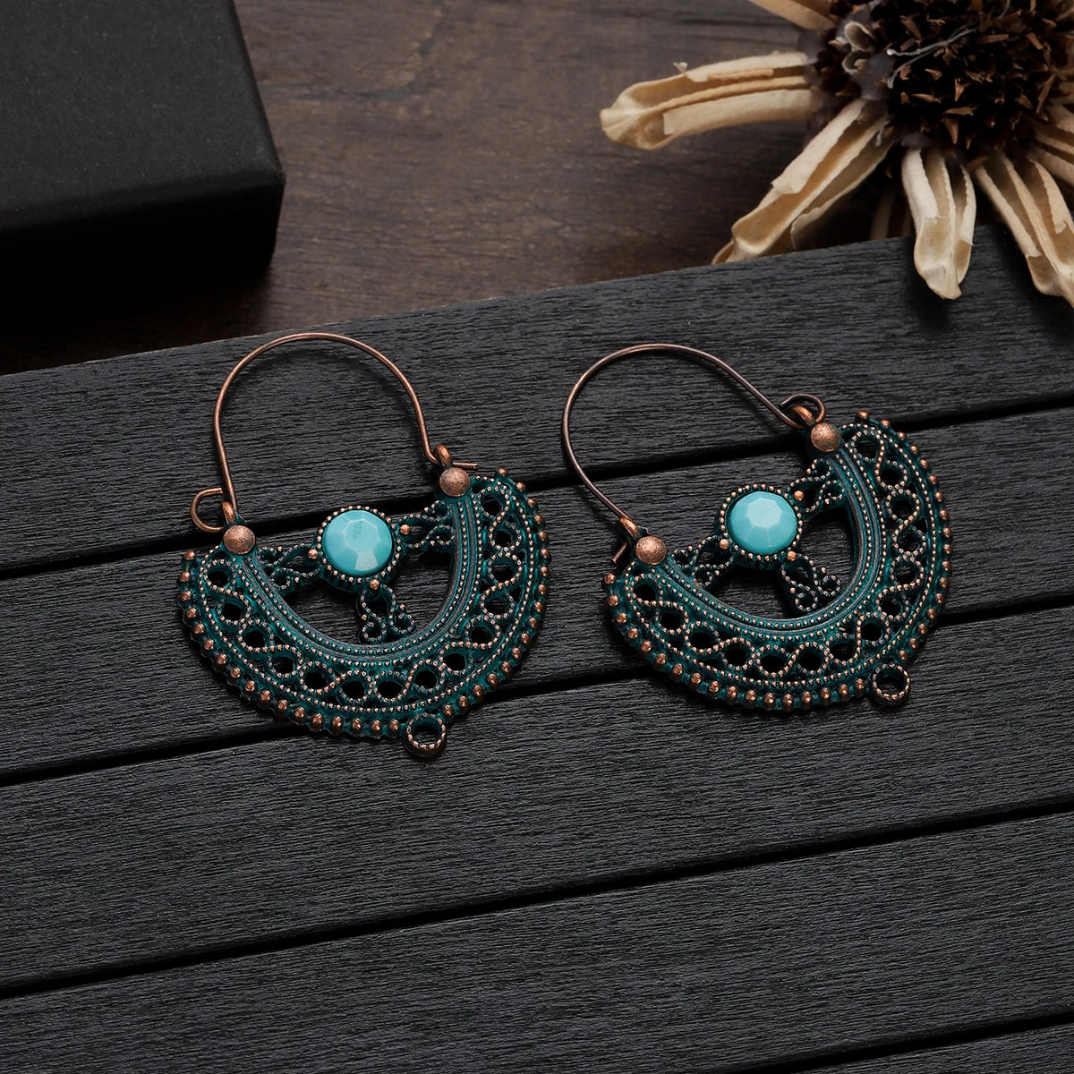 Green Bronze Metal Earrings Hollow Geometry Dangle Earrings for Women Ethnic Vintage Charm Jewelry Brincos Accessories