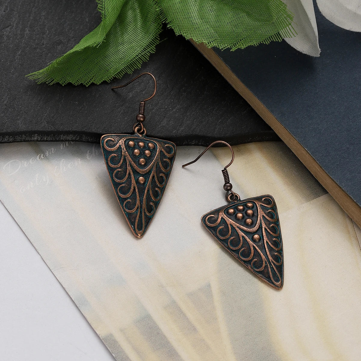 Green Bronze Metal Earrings Hollow Geometry Dangle Earrings for Women Ethnic Vintage Charm Jewelry Brincos Accessories