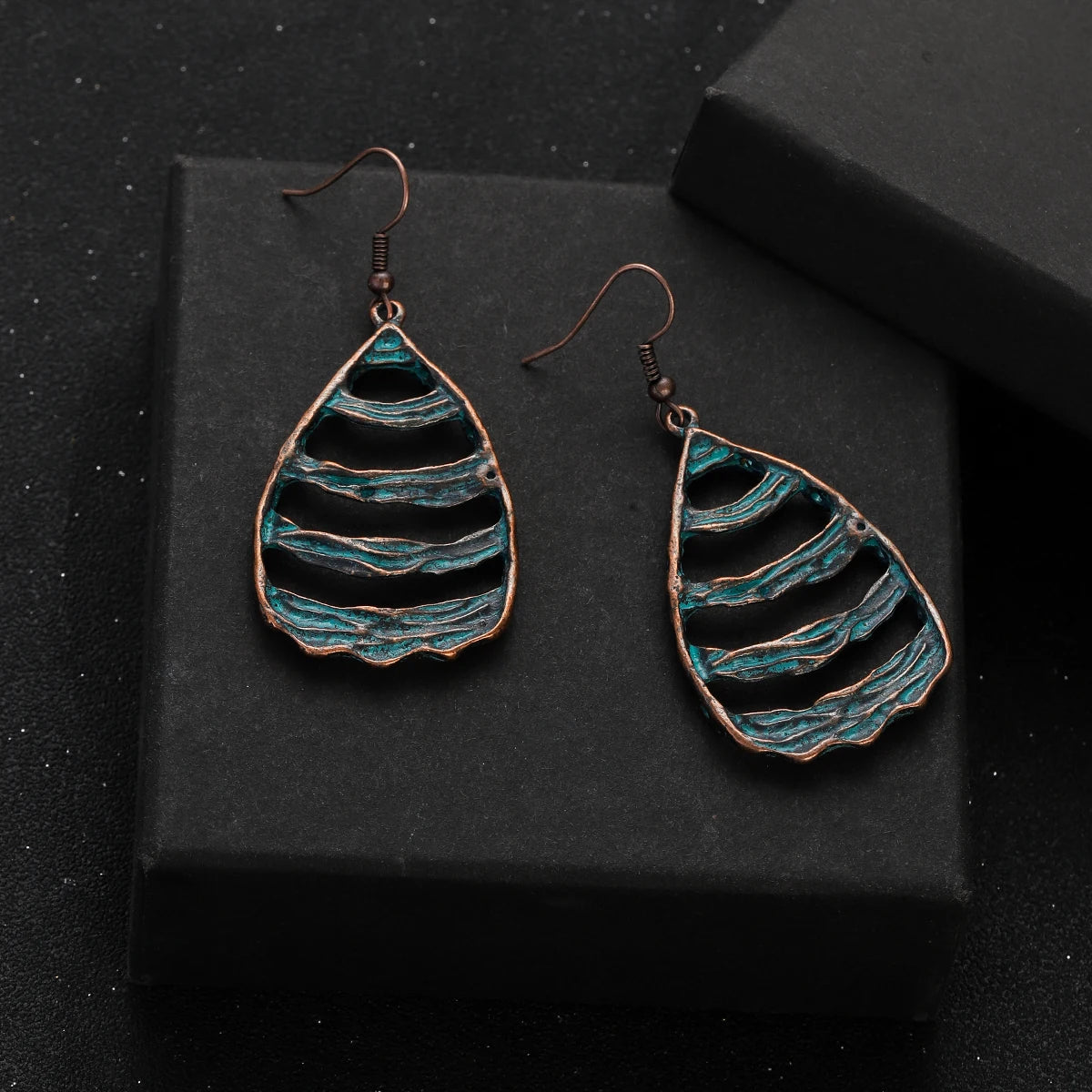 Green Bronze Metal Earrings Hollow Geometry Dangle Earrings for Women Ethnic Vintage Charm Jewelry Brincos Accessories