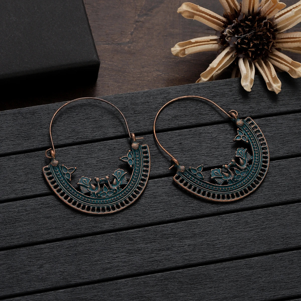Green Bronze Metal Earrings Hollow Geometry Dangle Earrings for Women Ethnic Vintage Charm Jewelry Brincos Accessories