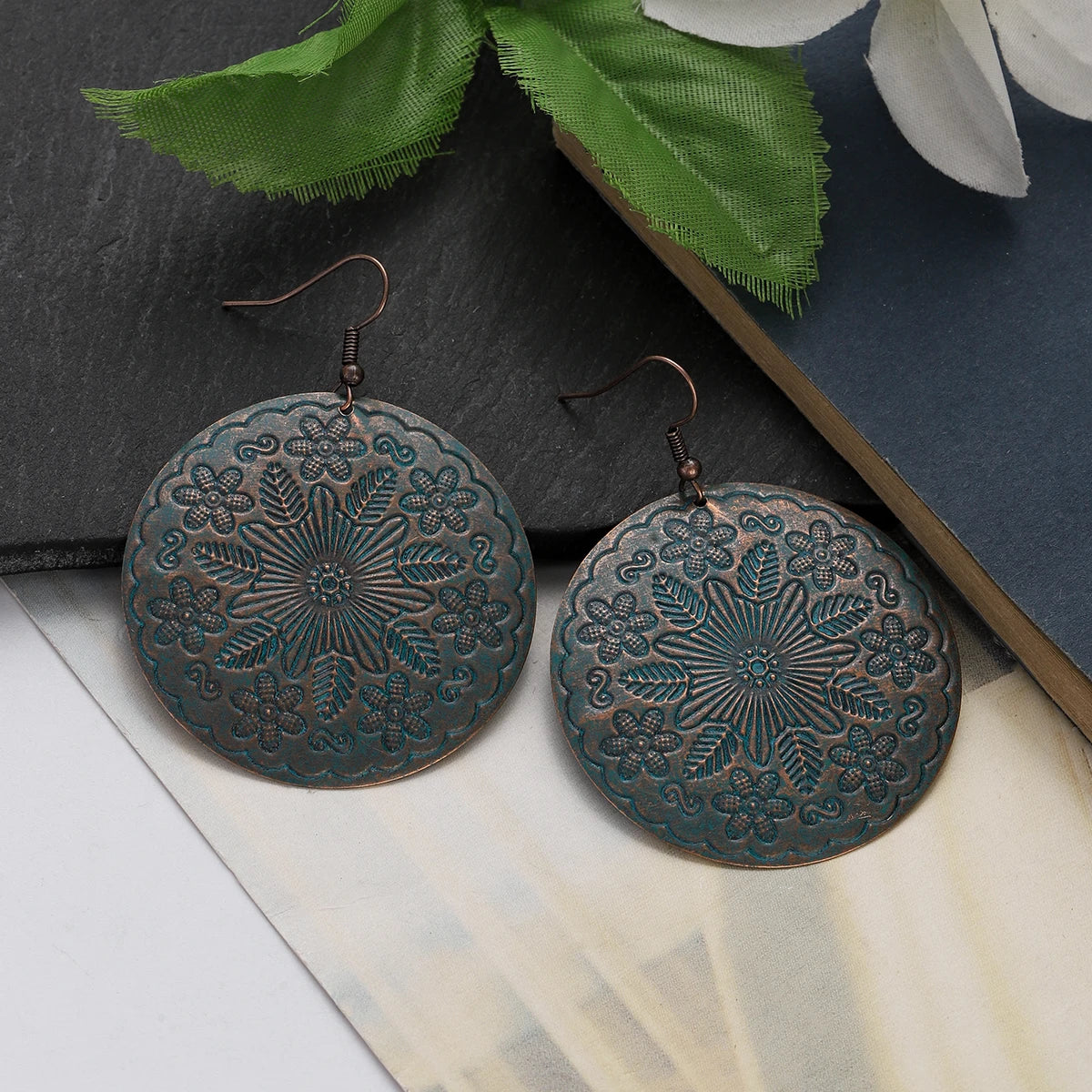 Green Bronze Metal Earrings Hollow Geometry Dangle Earrings for Women Ethnic Vintage Charm Jewelry Brincos Accessories