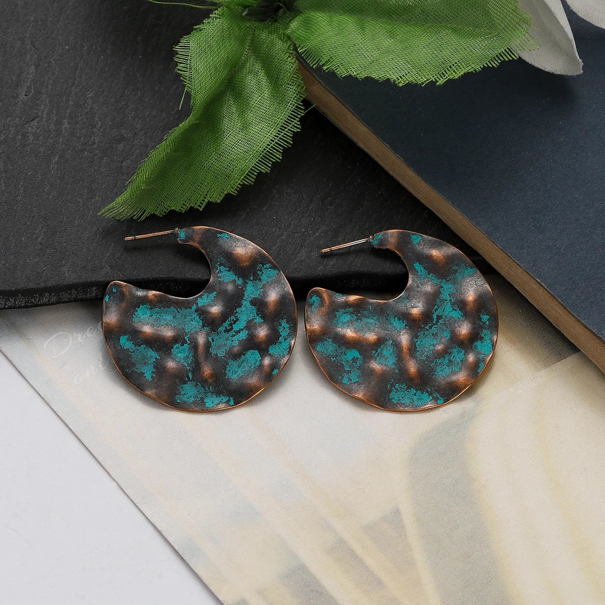 Green Bronze Metal Earrings Hollow Geometry Dangle Earrings for Women Ethnic Vintage Charm Jewelry Brincos Accessories
